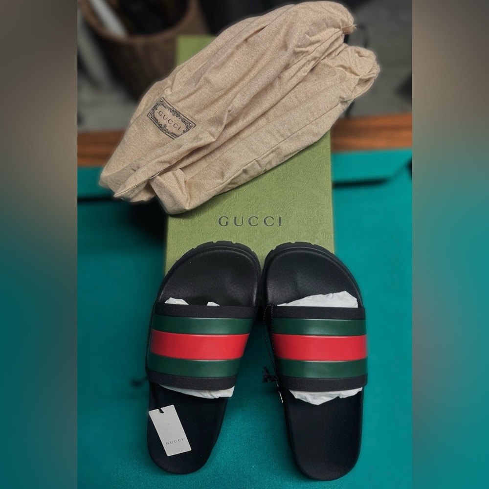 Gucci Men's Black, Green, and Red Slide Sandals